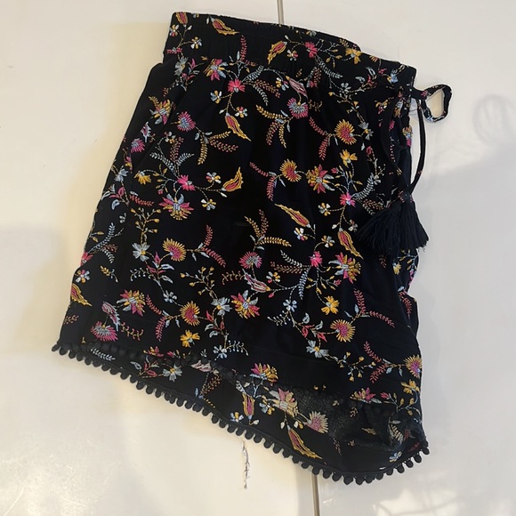 Ana Floral Shorts with Elastic Waist - Picture 5 of 5